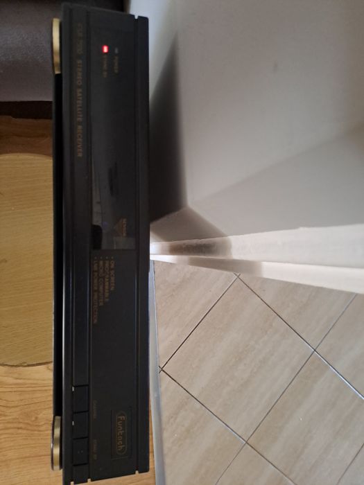 Odbiornik telewizji satelitarnej FSR 7500 STEREO