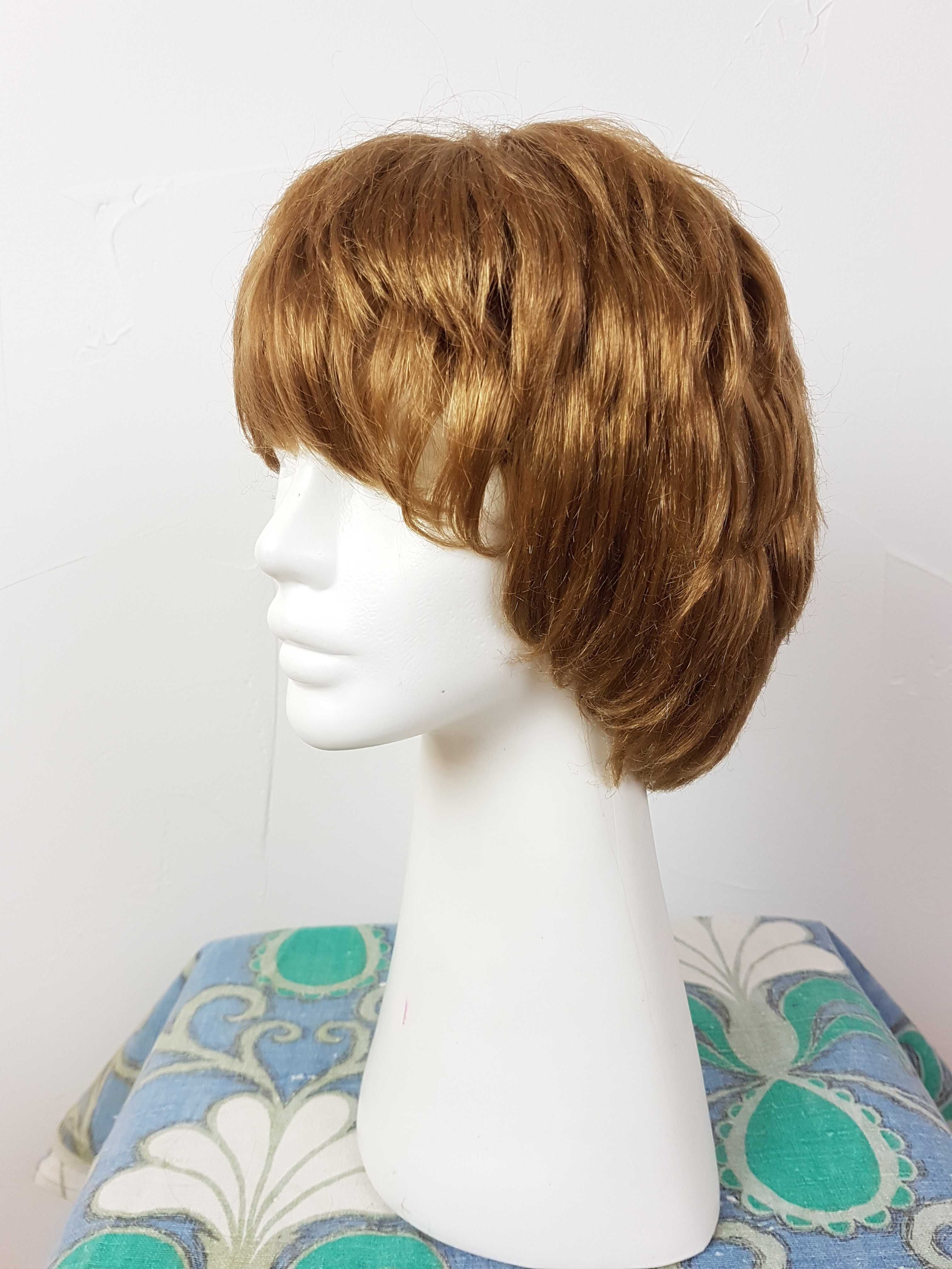 Peruka ciemny blond, brązowa, włosy półdługie H072
