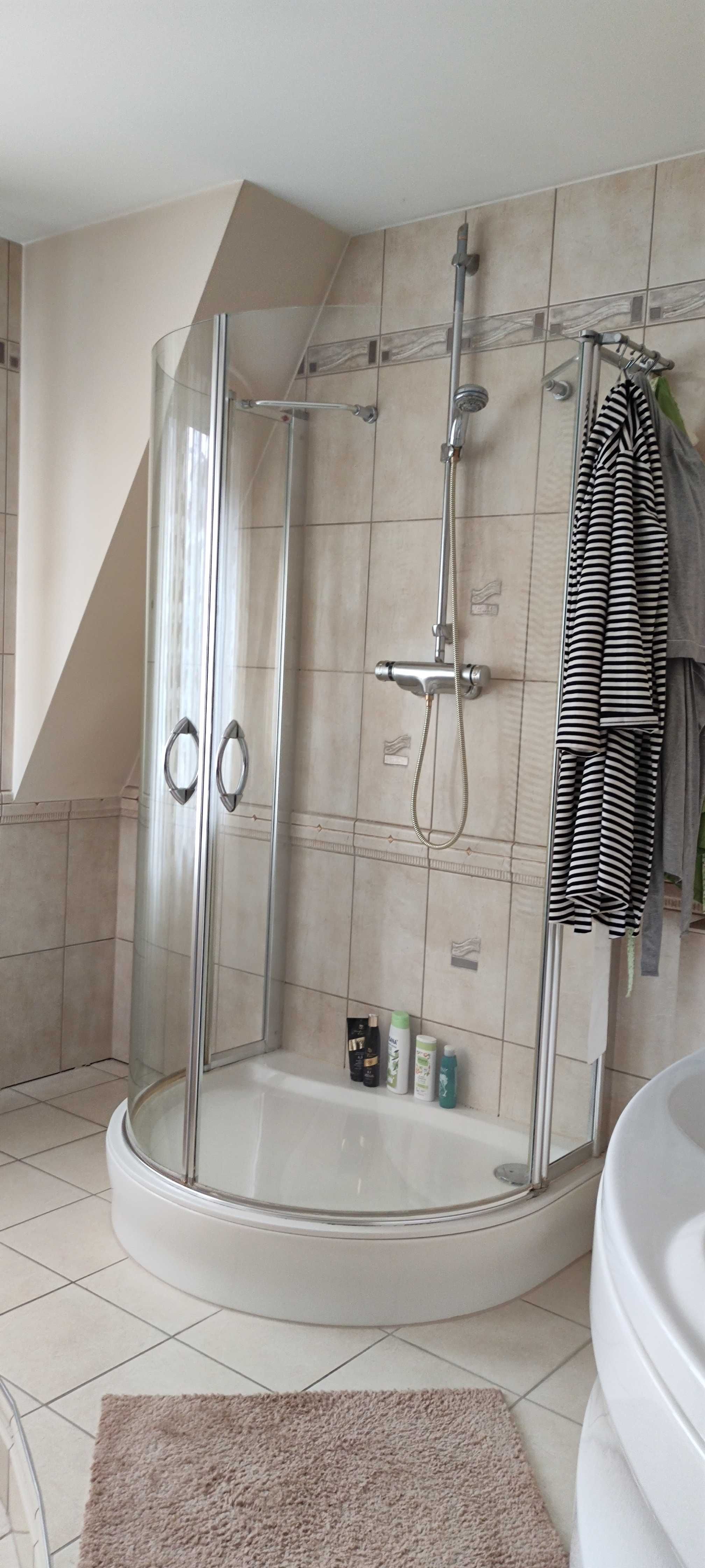 Armatura sanitarna WC, umywalki, kabiny prysznicowe