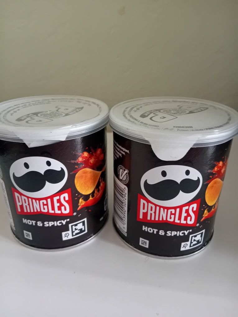 Chipsy PRINGLES hot & spice 8 sztuk 40g.