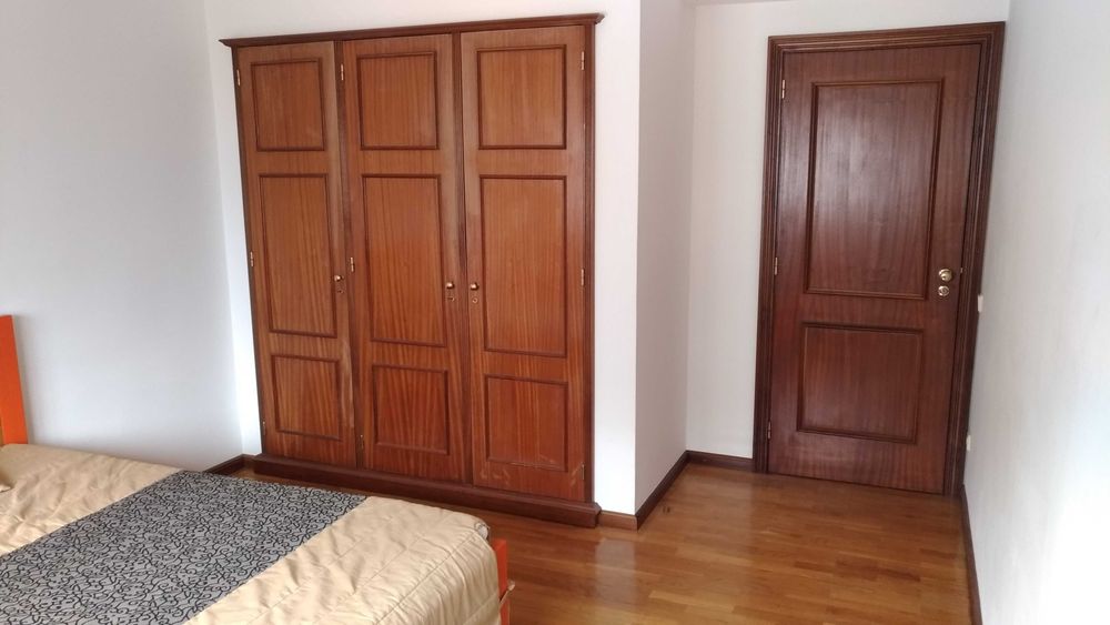 Alugo quarto individual a estudante, na zona de Pedrouços Porto