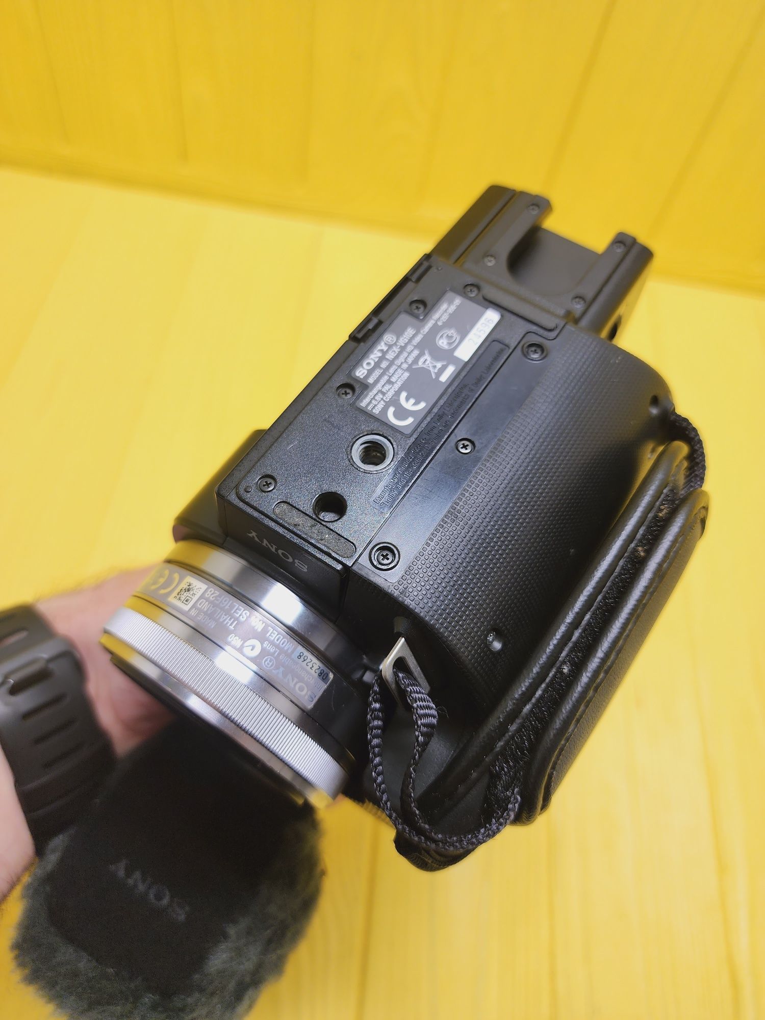 Видеокамера Sony NEX-VG10 + объектив  Sony E 2.8/16 E-mount.