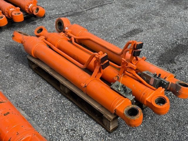 DOOSAN nowy siłownik hydrauliczny do koparki
