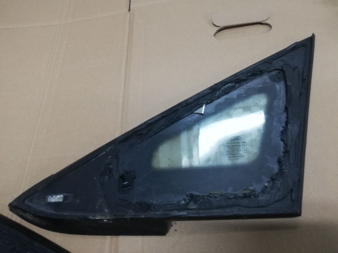 Szybka błotnika szyba karoseryjna prawa lewa Ford Fiesta Mk7 VII chrom