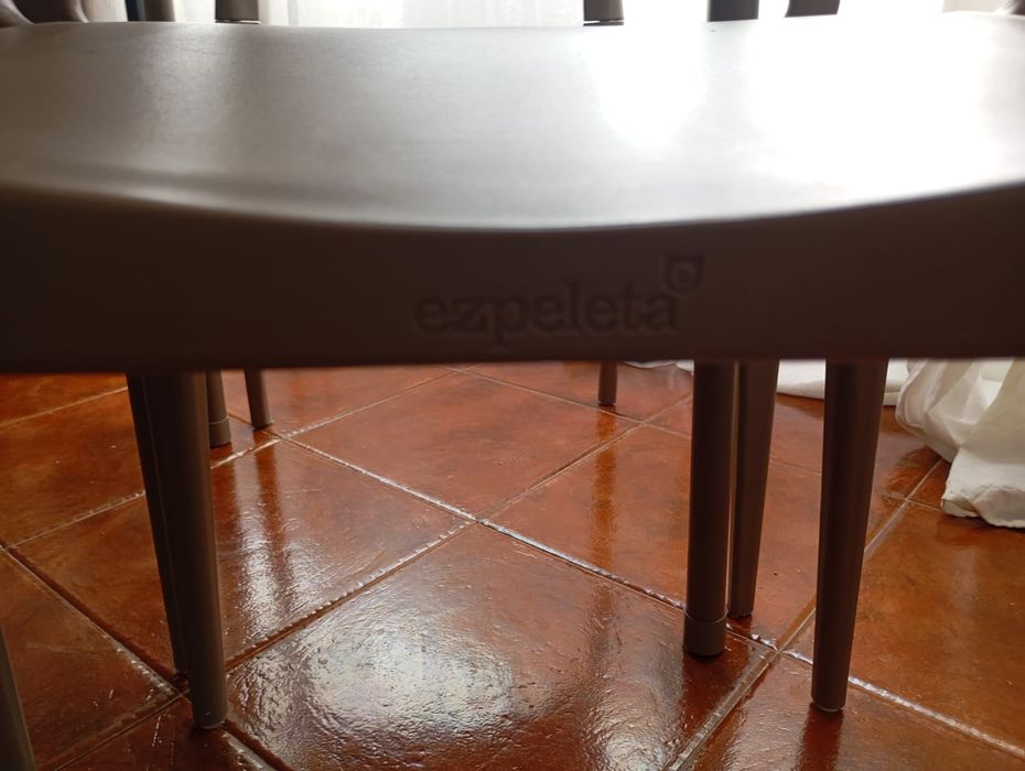 Conjunto Mesa + 4 cadeiras