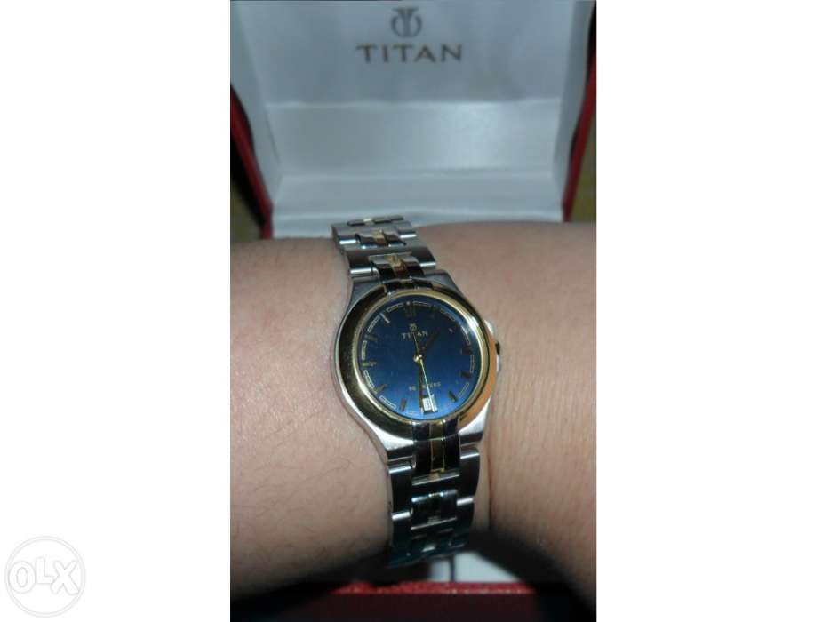 Relógio de senhora Titan nunca usado com caixa