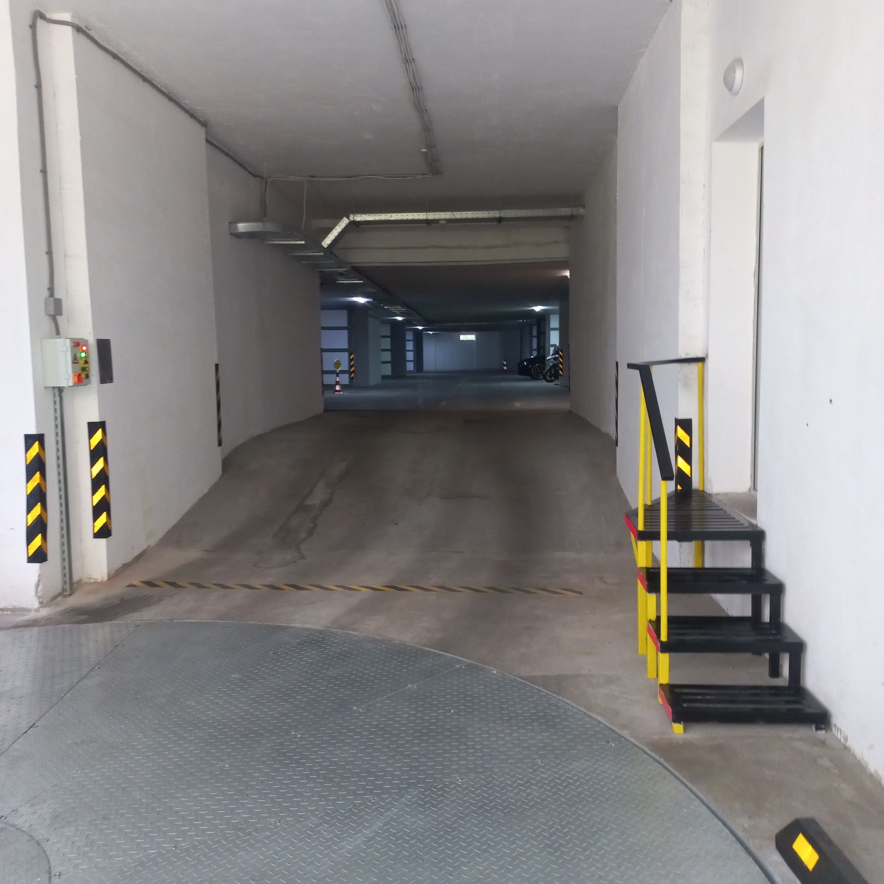 Оренда паркомісця. Паркінг. Центр. Жилянська 118. БЦ 118 Tower.