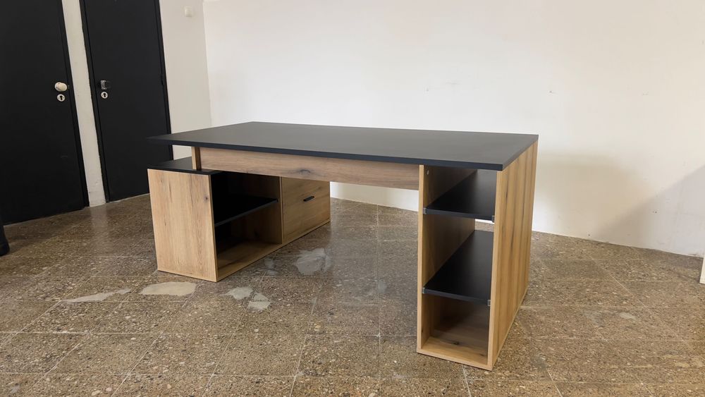 Mesa escritório preta e castanha