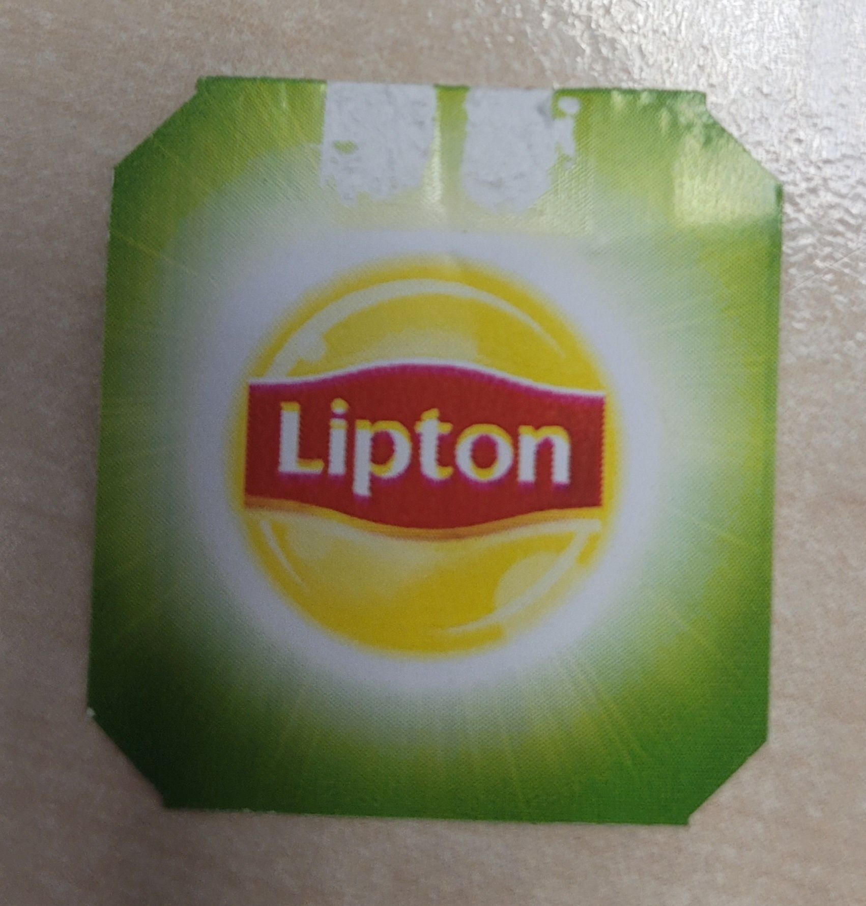 Oddam papierowe zawieszki Lipton
