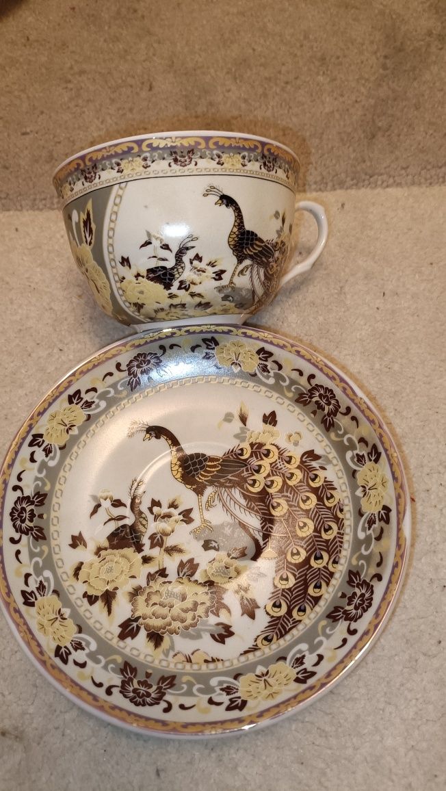 Dwie filiżanki z porcelany