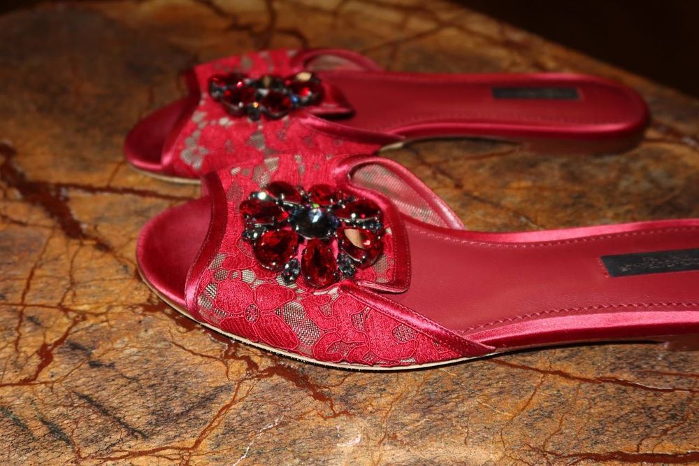 Оригінальні шльопанці Dolce & Gabbana.