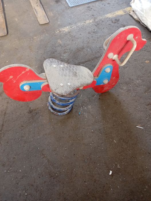 Vendo este cavalo muito bonito bom estado