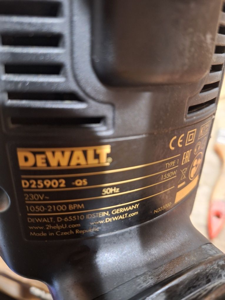 Młot wyburzeniowy Dewalt D25902