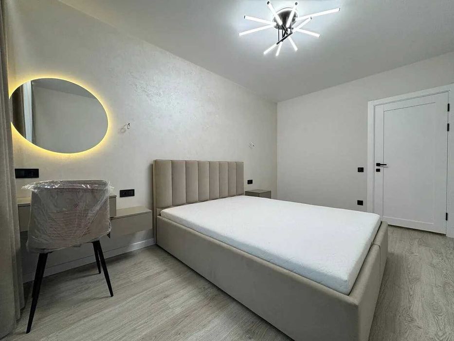 Двокімнатна з балконом поруч поруч університету