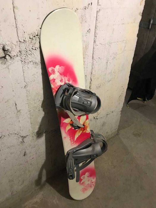 Snowboard kobiecy Generics Flower 135 cm  Austria