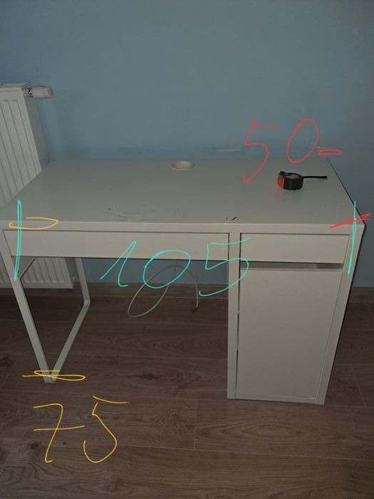 Biurko i regaly biały