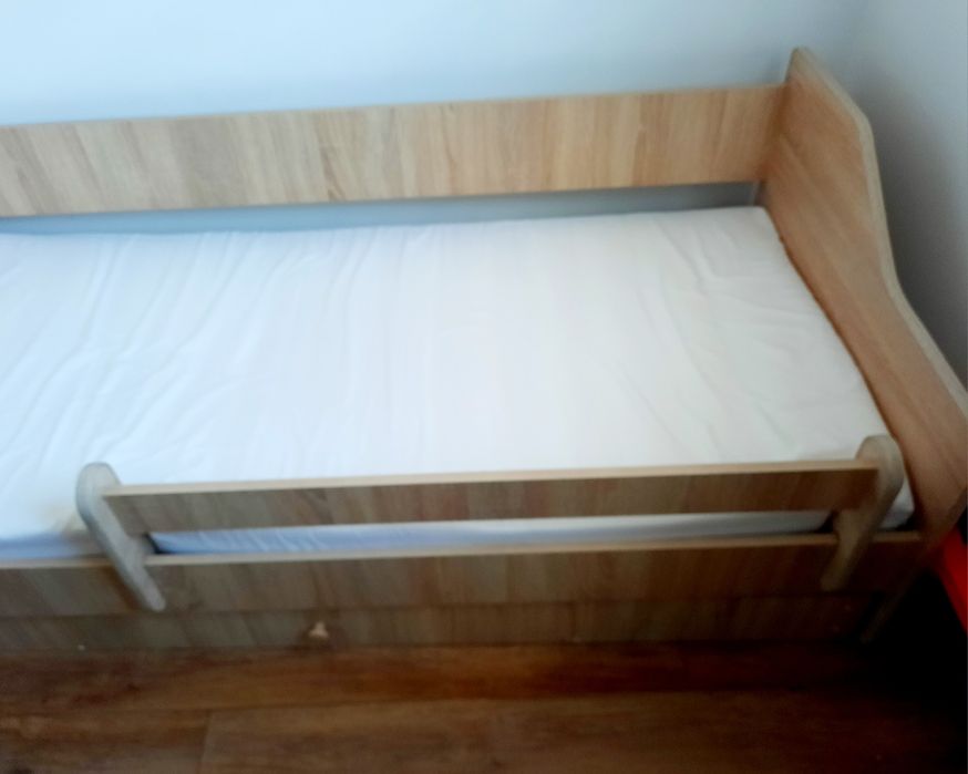 PILNIE - TYLKO DO 8.10. - Łóżko dla dziecka z materacem i szufladą na