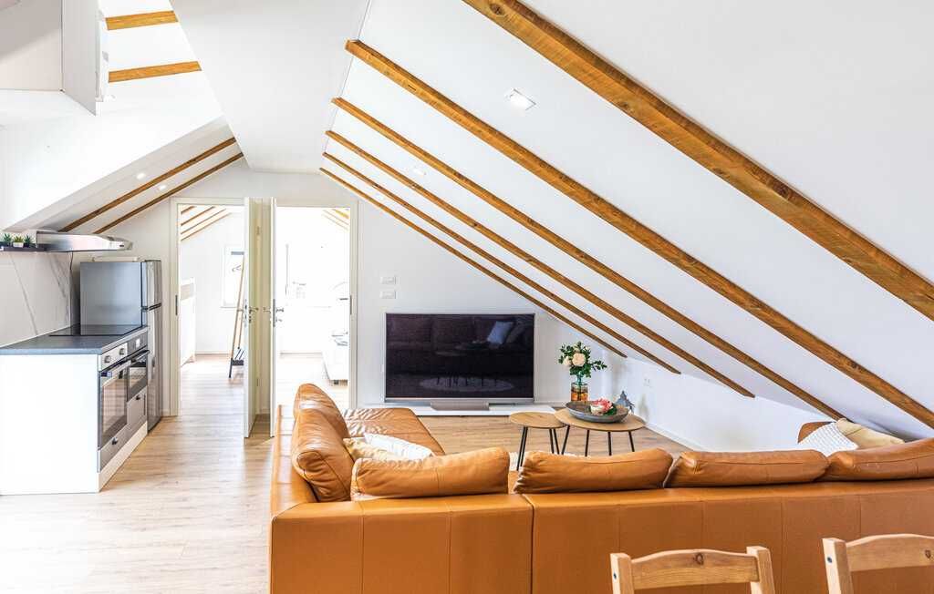 Chorwacja, wrzesień, okolice Trogir, apartament z basenem dla 5 osób