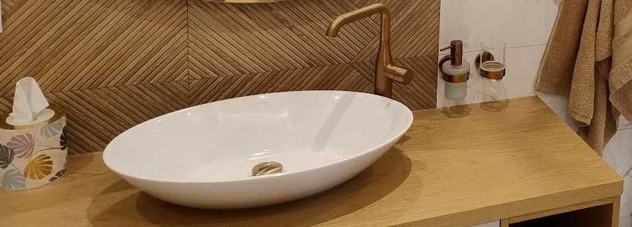 Umywalka owalna firmy Vitra w zabudowie z szufladami