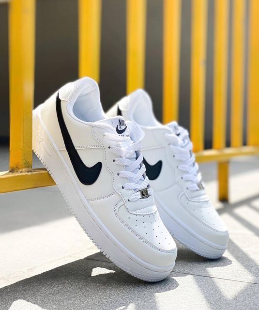 Nike Air Force White Black Strip  Кросівки на весну