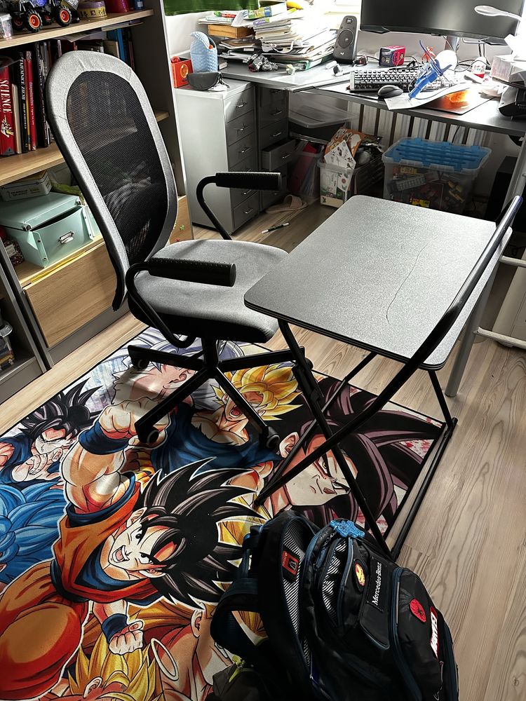 Fotel dla dziecka plus  biurko skladane ikea
