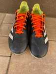 Czarno czerwone korki adidas rozmiar 41