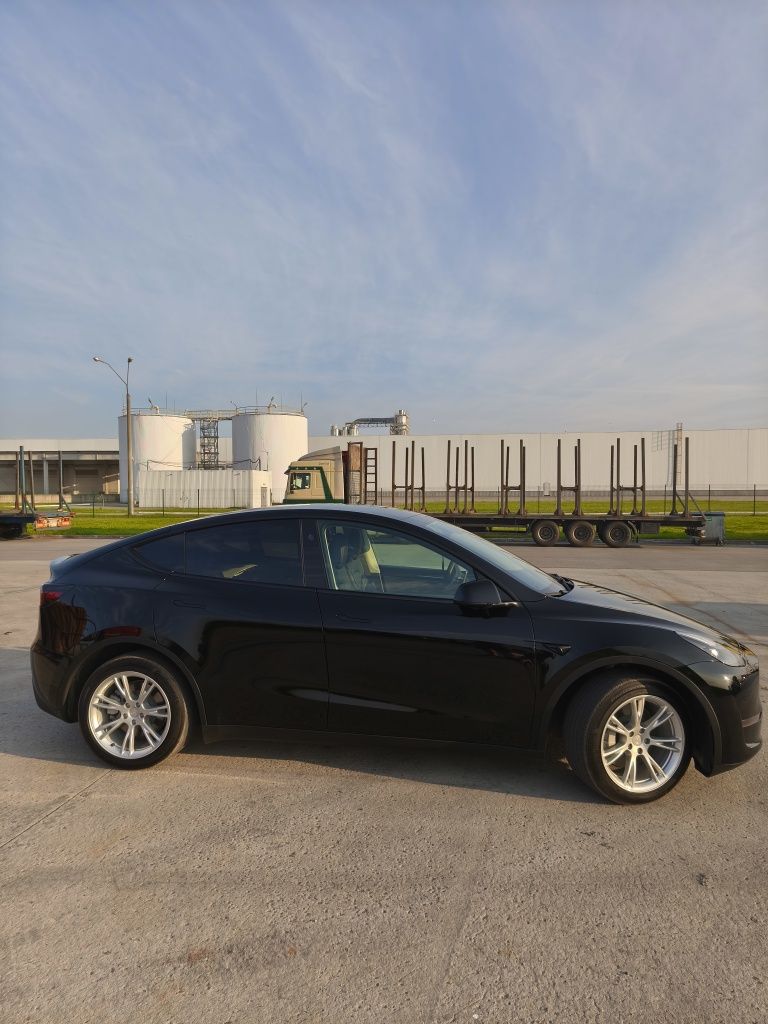 Tesla model Y Dual Motor Long Range