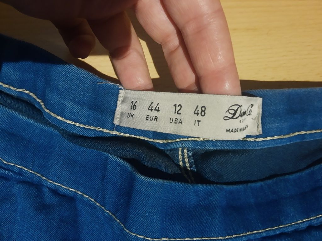 Spodnie dżinsowe 44