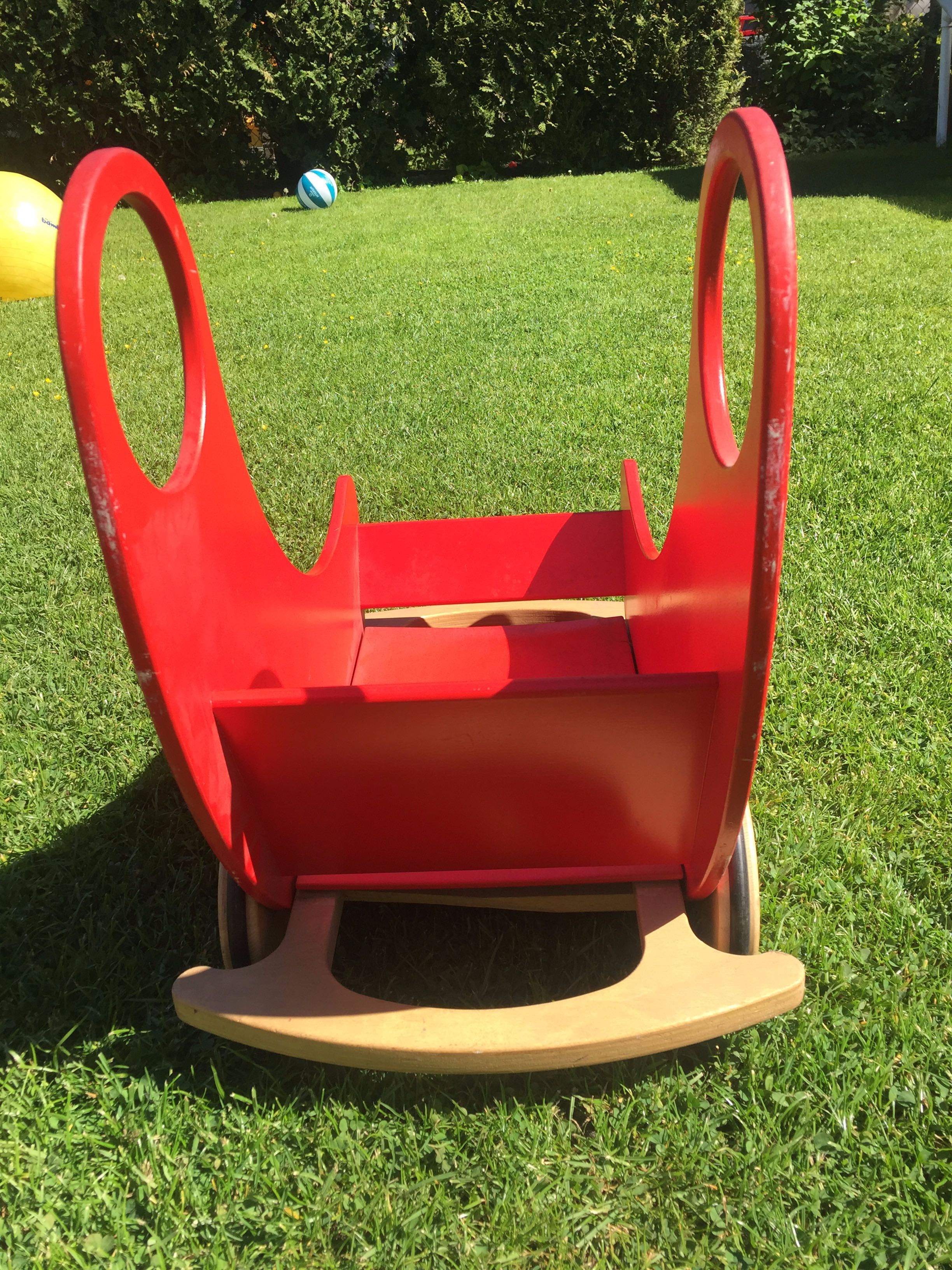 Wózek drewniany dla lalek czerwony