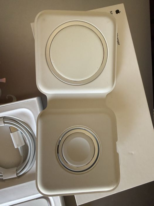 MagSafe Duo Charger Apple