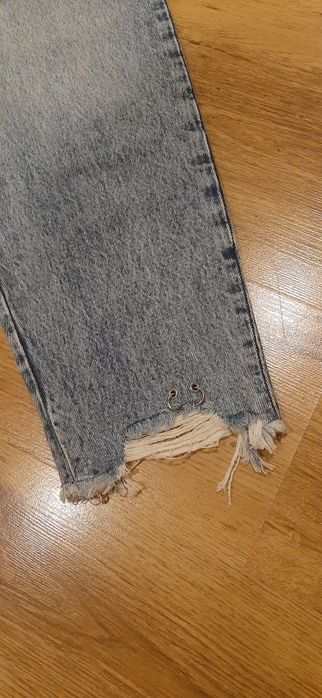 Jeansy Bershka Mom rozmiar 36