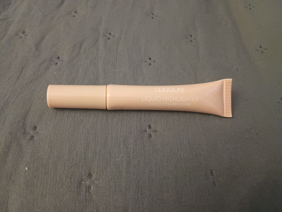 Douglas płynny/kremowy rozświetlacz gold champagne