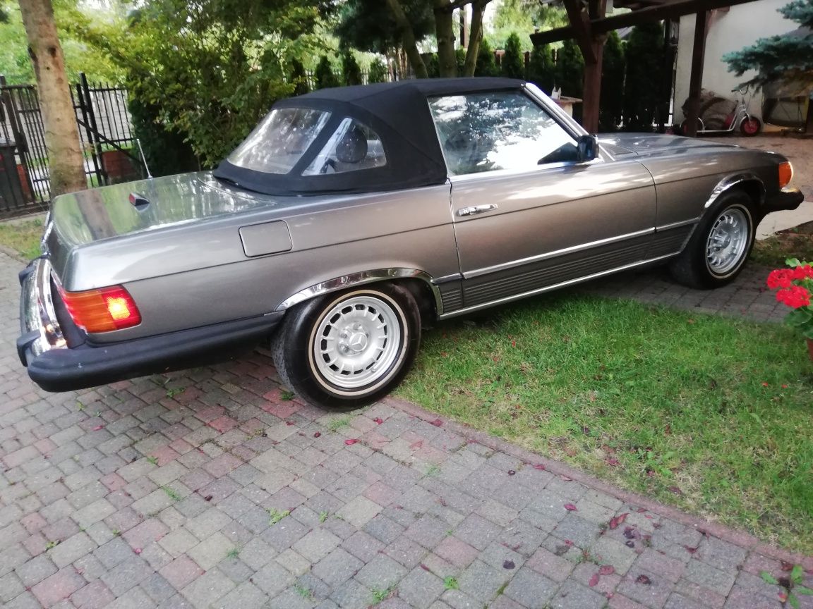 Mercedes r 107 sl cabrio