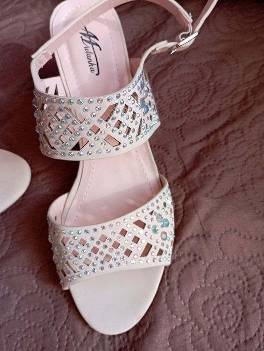 Elegancka sukienka i buty