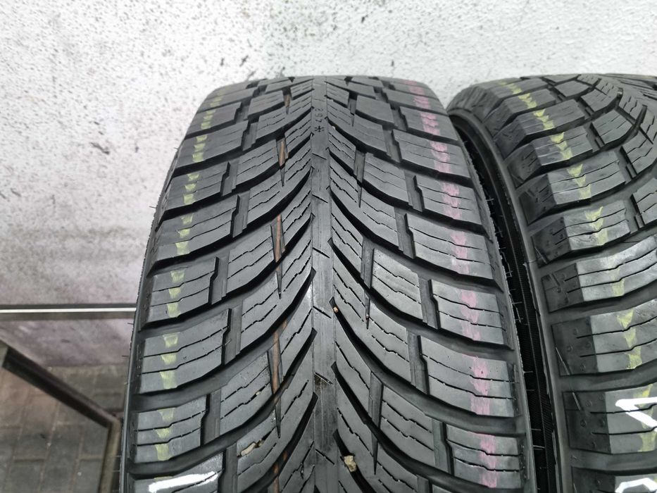 215/65/16C 109/107T Nokian SeasonProof C