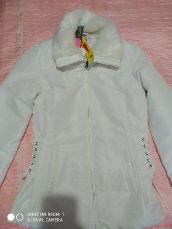 Новая белая курточка