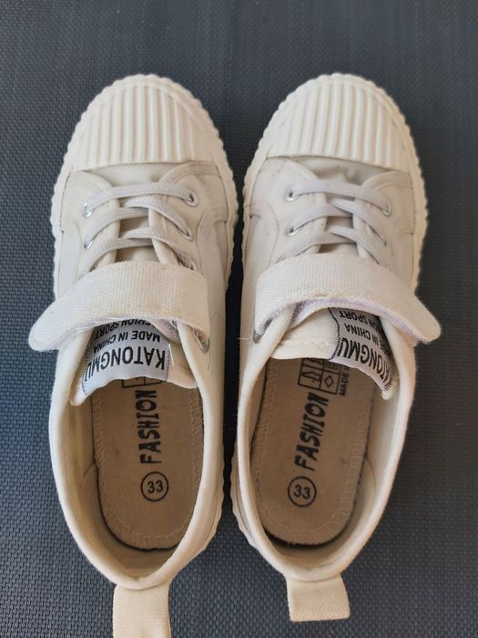 Кеди на дівчинку