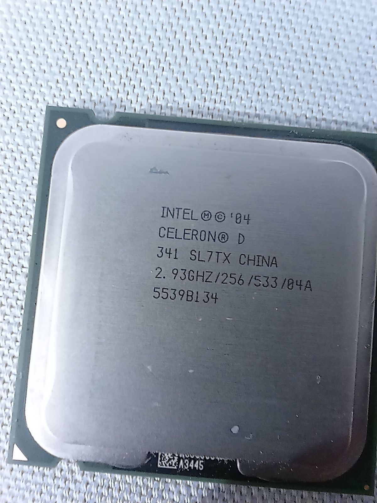 Dwa procesory Intel Pentium , Celeron