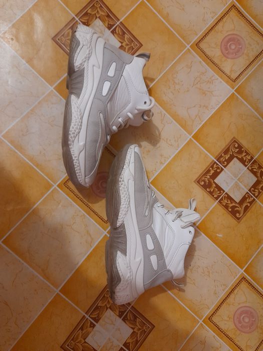 Кроссовки весна-осень 37р