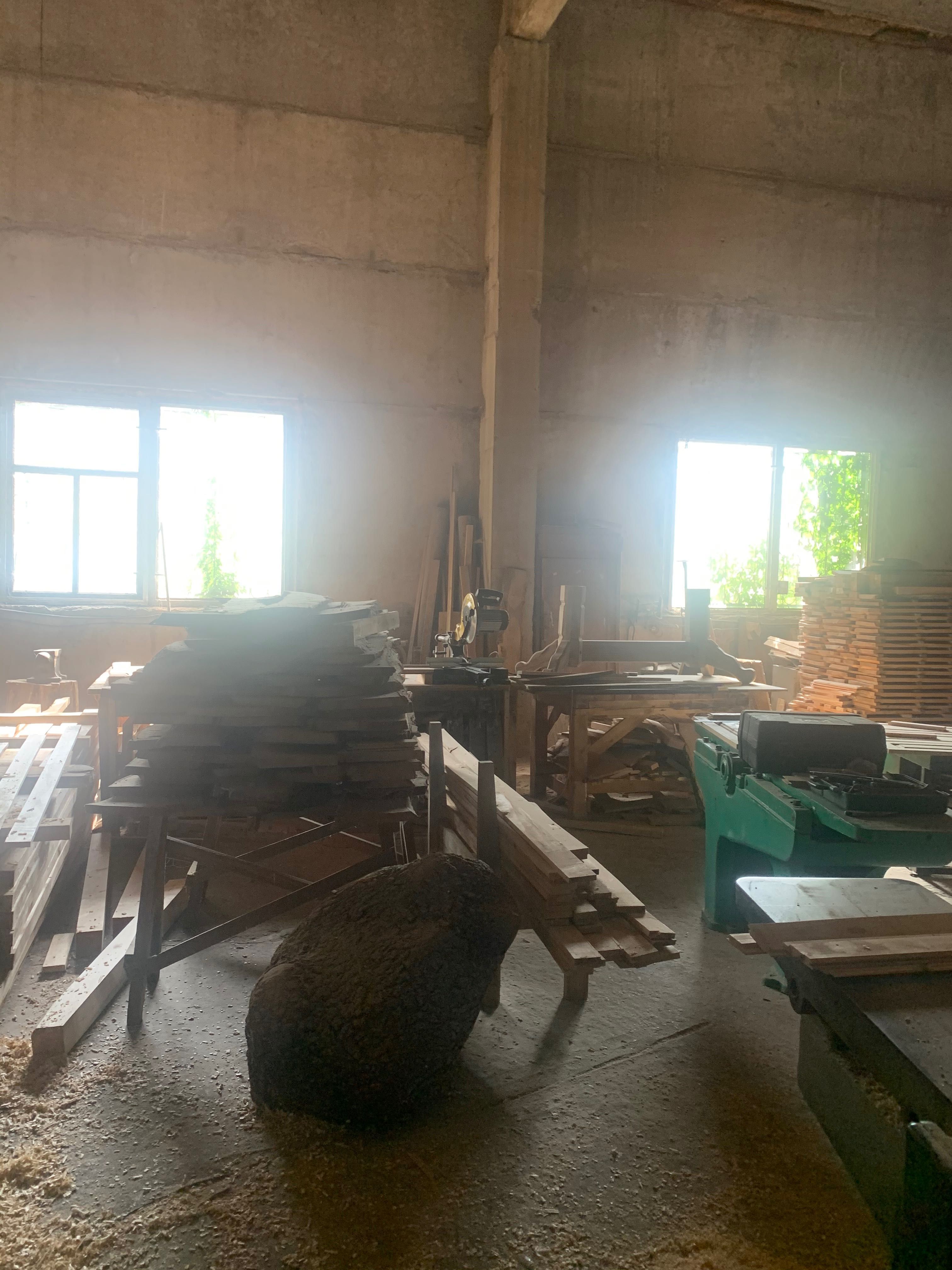 Продаж комерційного комплексу з СТО у Каневі: понад 1600 м²