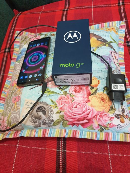Продам телефон Моторола moto g60