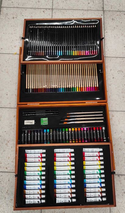 Художній набір для малювання у валізі 168 Фарби Пензлі Олівці Польща