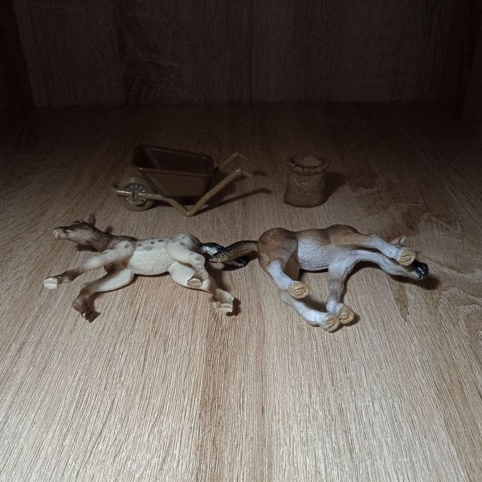 Фигурки лошадей, жеребята, игрушки как Schleich. Шляйх.