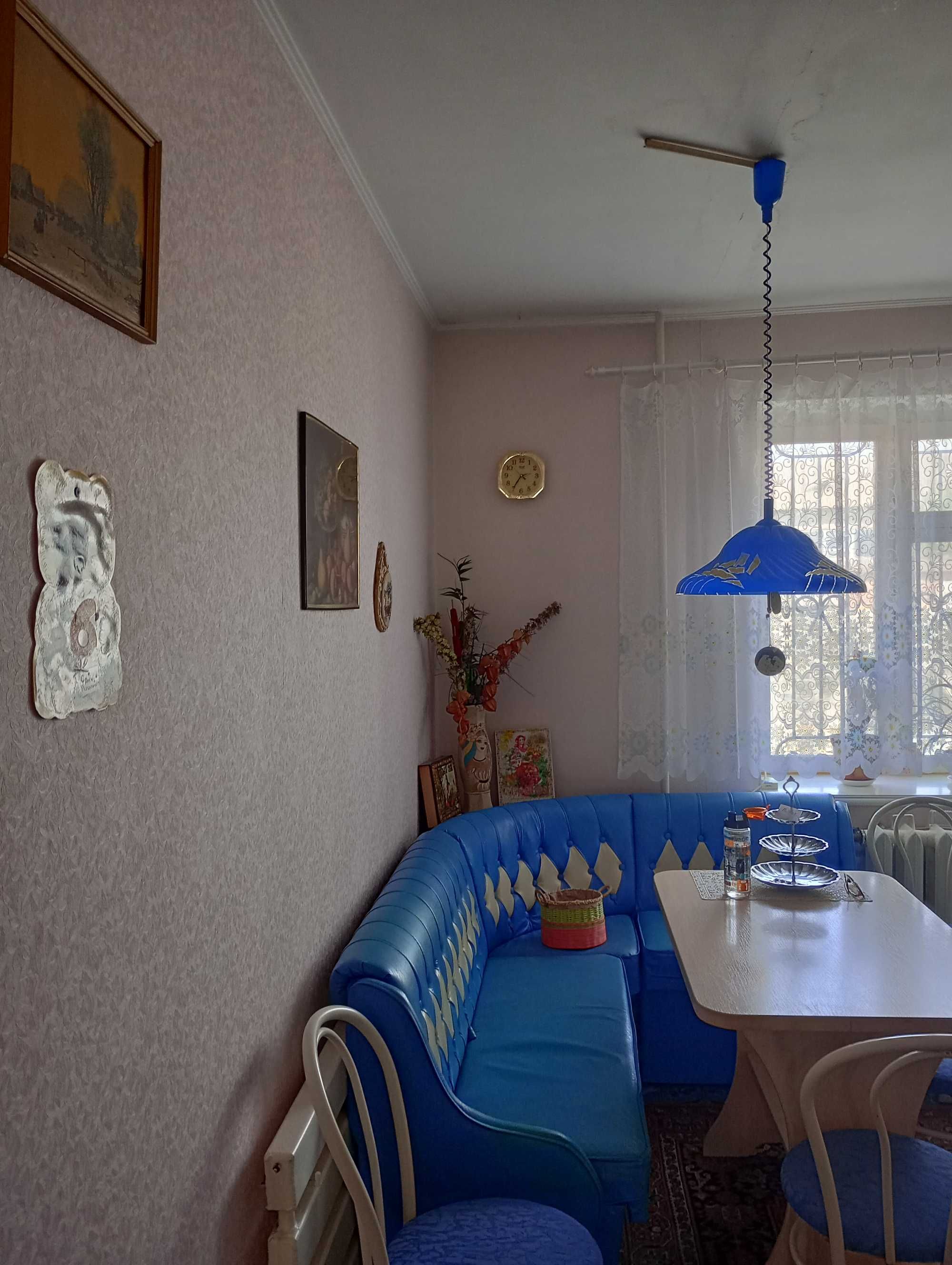 Гарний, великий будинок в центрі міста