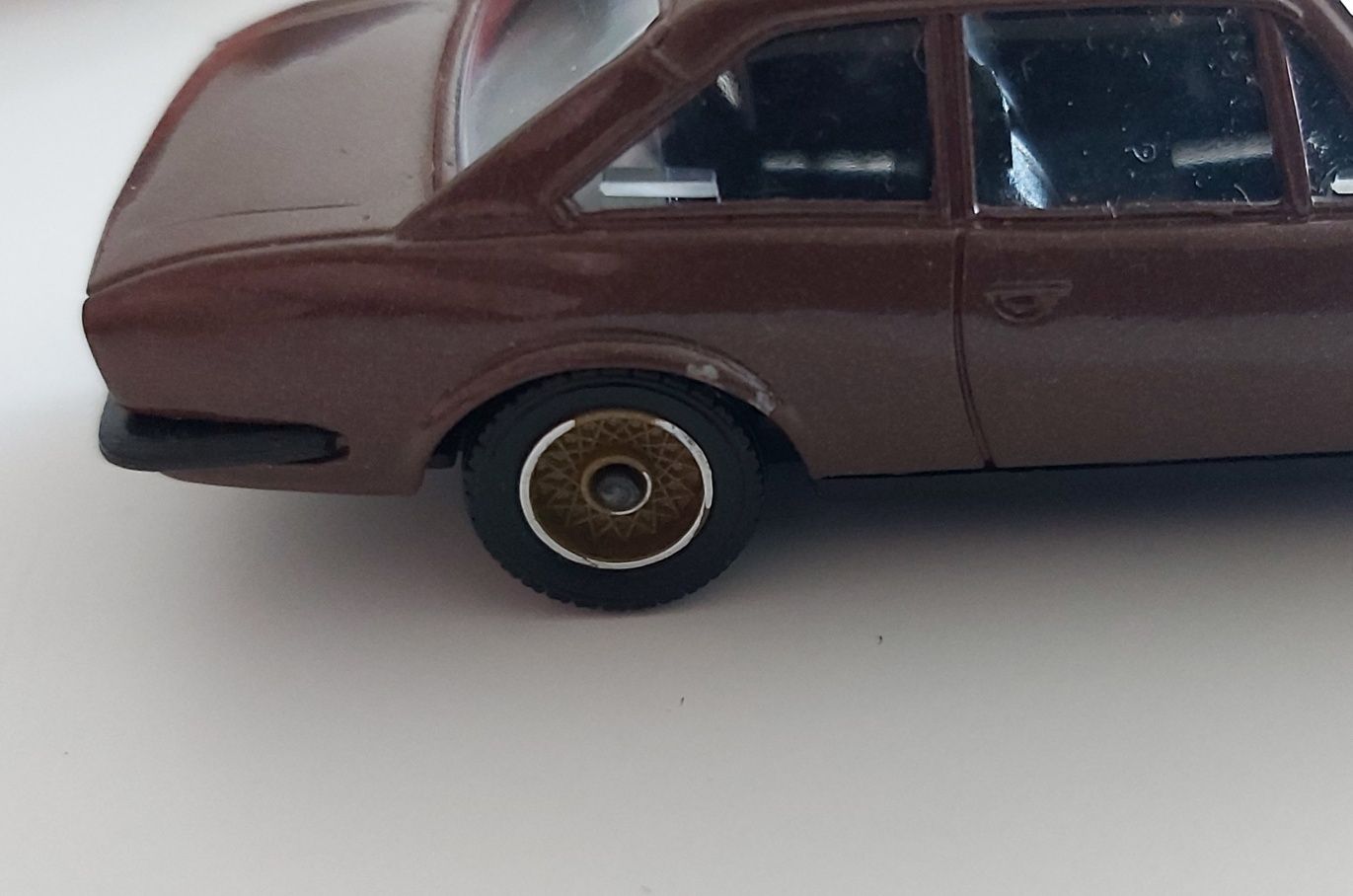 PEUGEOT 504 V6 COUPE - Sólido- escala 1:43