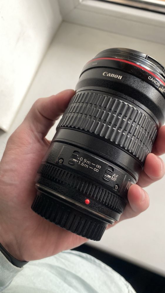 Обʼєктив Canon 135mm f2.0 ідеально підходить ддя зйомки на вулиці