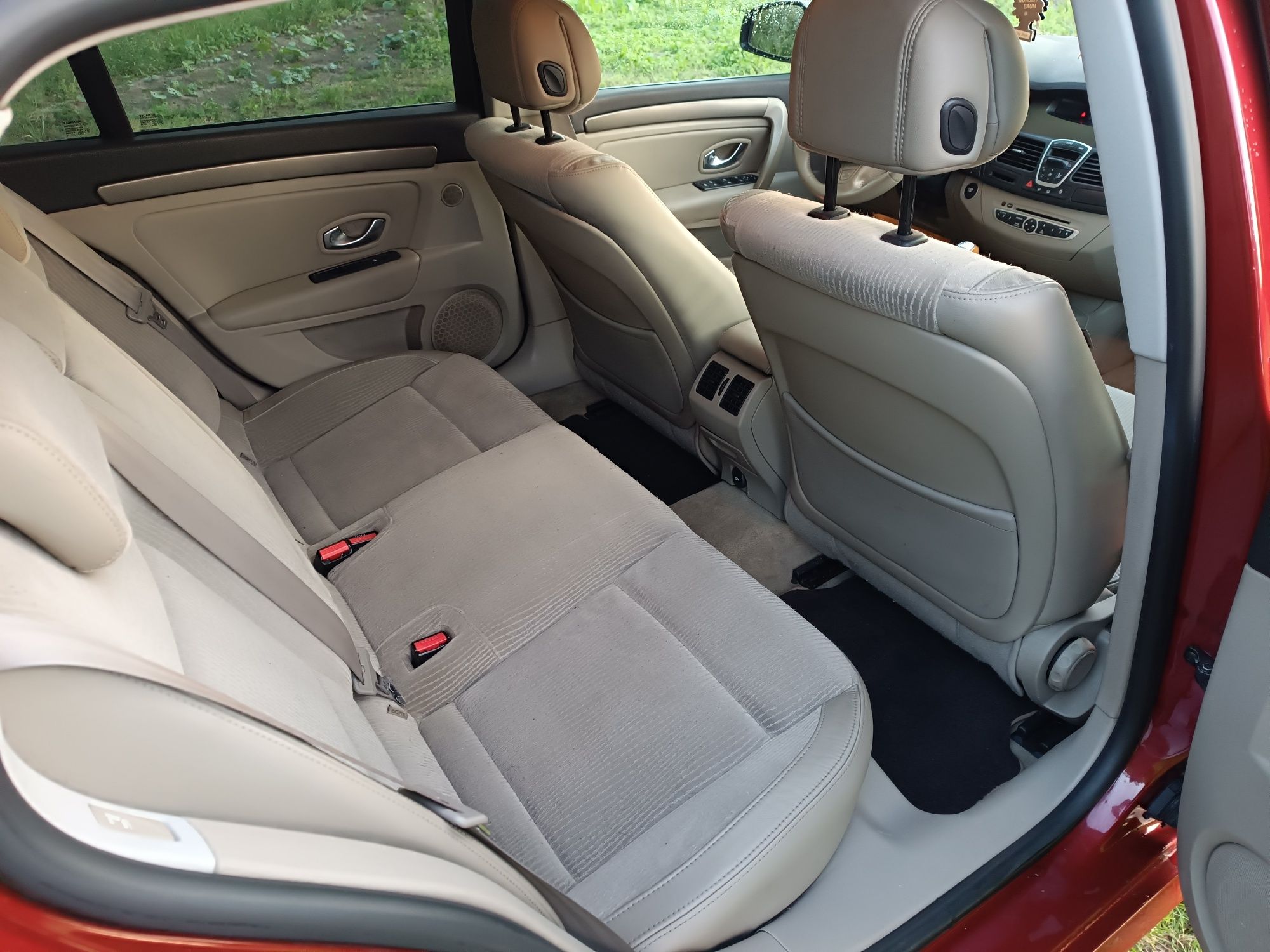 Renault Laguna III 2.0 dCi 150 KM BiXenon HAK