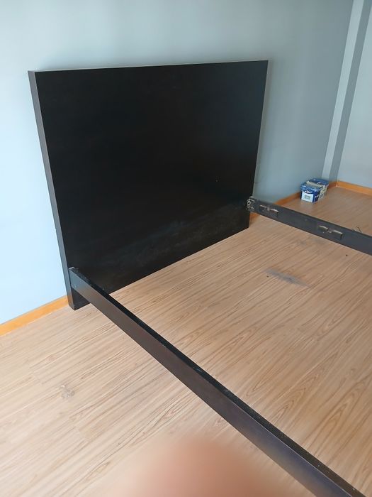 Cama de casal preta 1.95 por 1.60