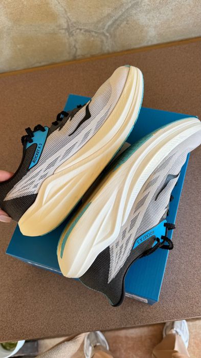 Sapatilhas running hoka rocket x3