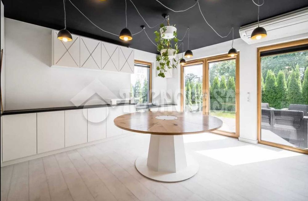 Piękny duży stół do salonu/ sali konferencyjnej / jadalni